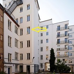 In luftiger Höhe mit Blick auf den Hof liegt die Ada Lessing gewidmete Gewerbeeinheit 